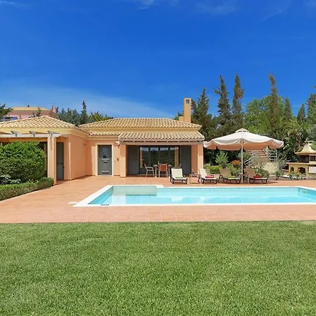 Sleeps 4 Pool Air Con Wifi Kaligata