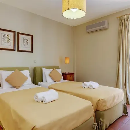 Sleeps 4 Pool Air Con Wifi 빌라 *
