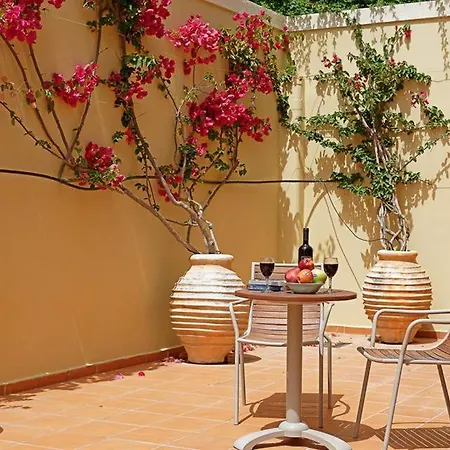Sleeps 4 Pool Air Con Wifi